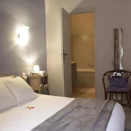 Logis Saint Clair 2*